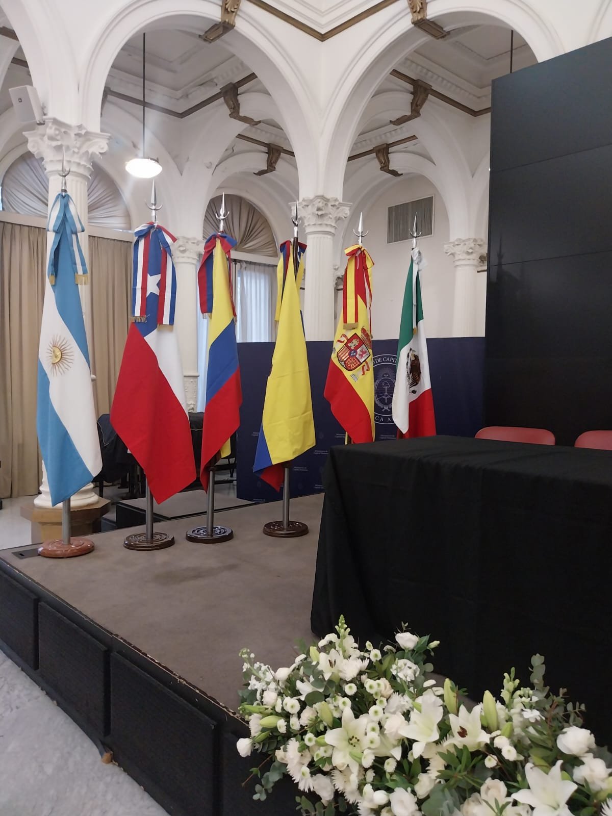 Combo Completo de Ceremonia (Bandera Moño + Asta + Tahalí)